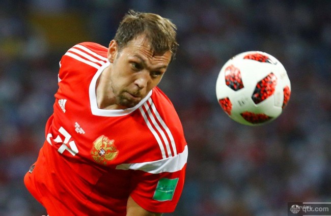 世俱杯参赛资格-泽尼特圣彼得堡惊险胜出，晋级欧国联杯半决赛的简单介绍