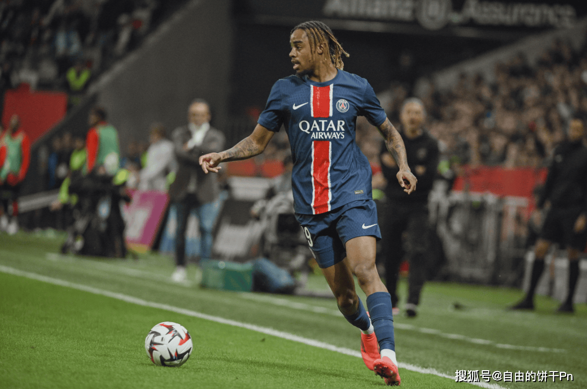 包含球队锋线爆发力强，足球比赛引人注目的词条