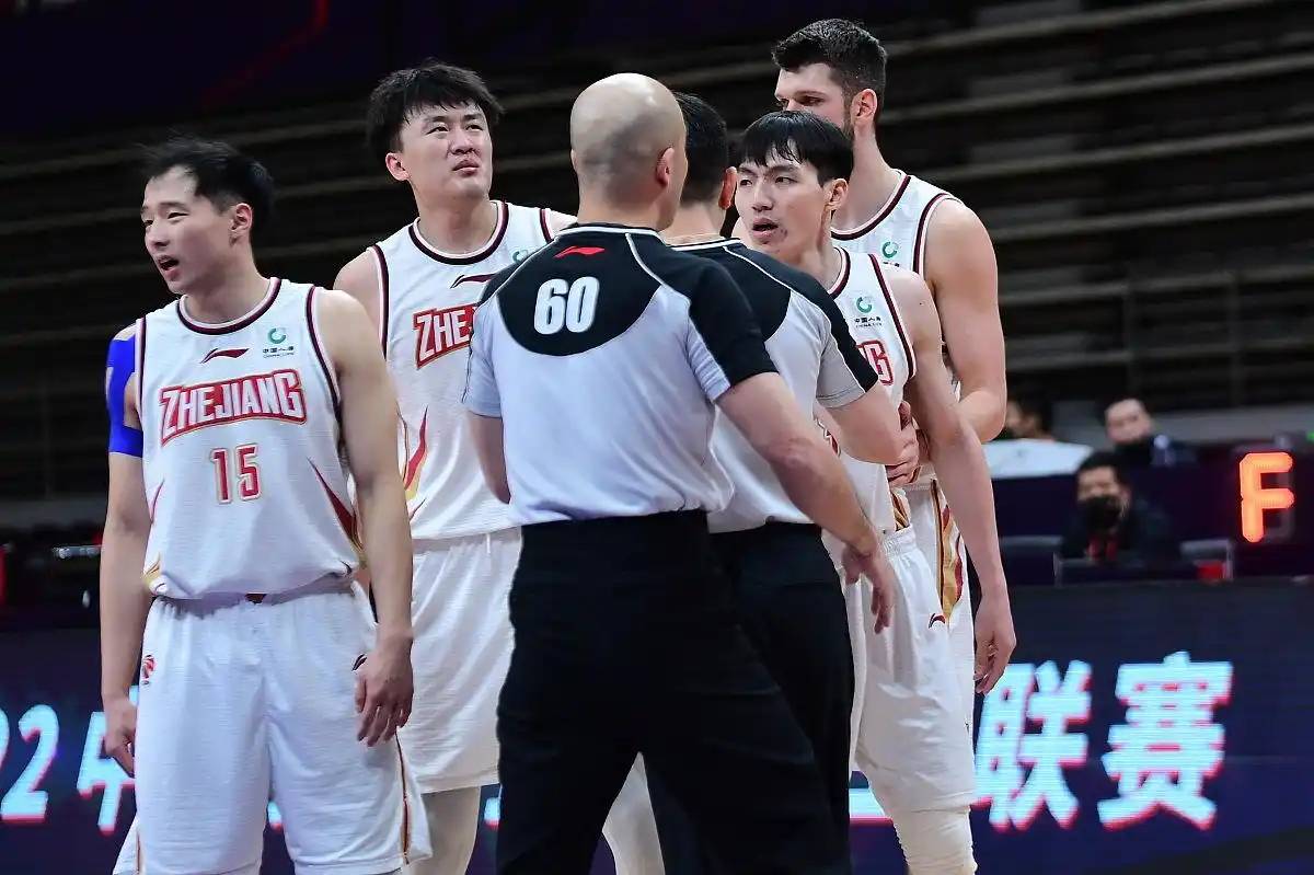 激烈比拼！豪强对决场面火爆的简单介绍