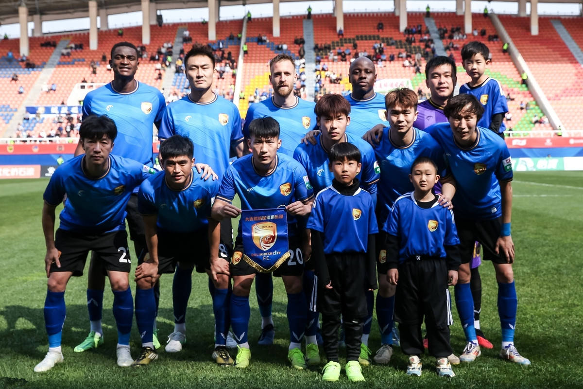 球员团结一致，全力以赴取胜