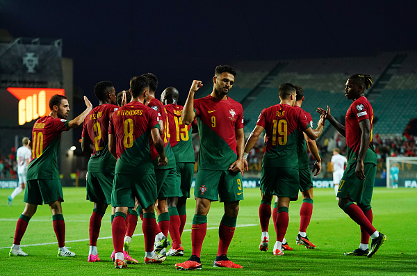 葡萄牙队战胜卢森堡队，实现关键胜利