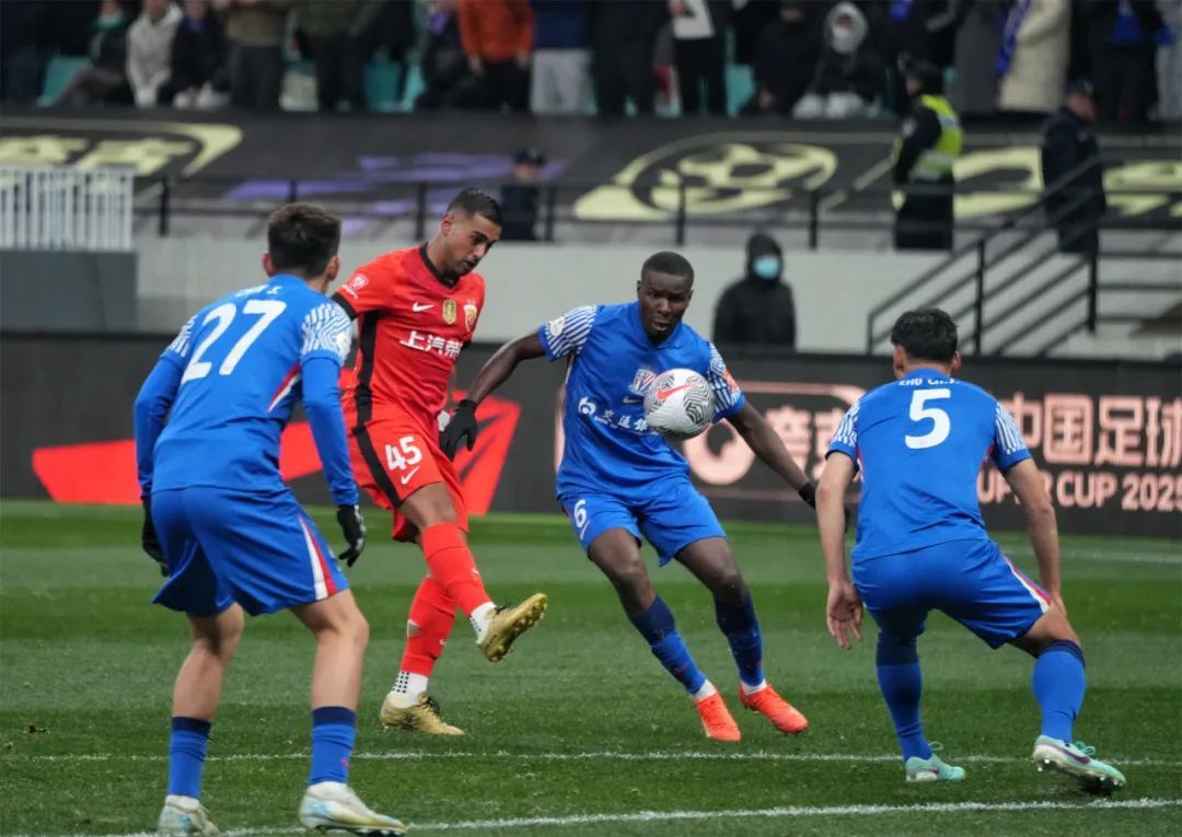 上海申花对阵大连一方，势必要取得三分