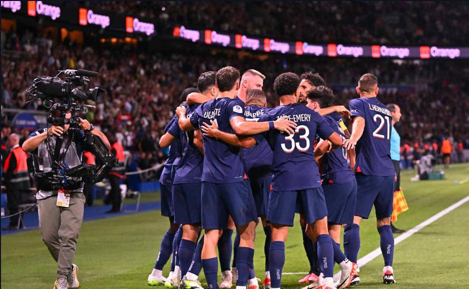 利物浦客场对阵巴黎圣日耳曼展开激烈对决