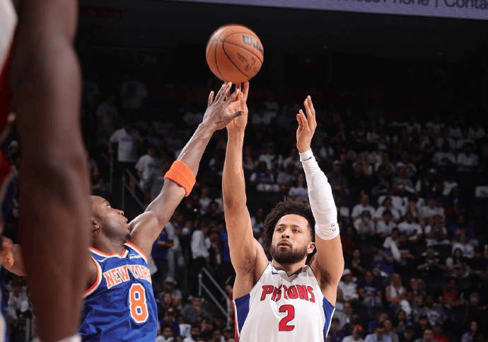 主场战胜活塞：尼克斯全队合力获得赛季初胜利