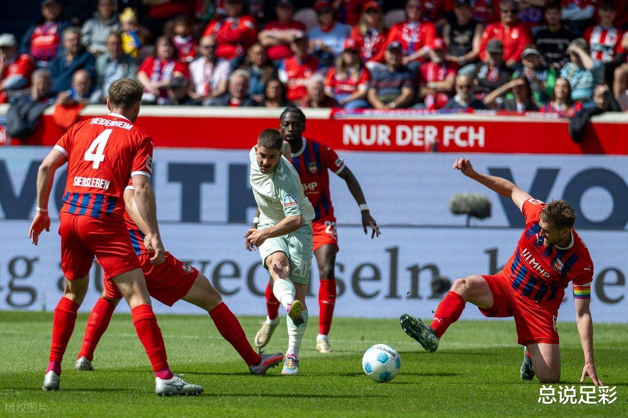 柏林联盟队在季后赛中获得胜利