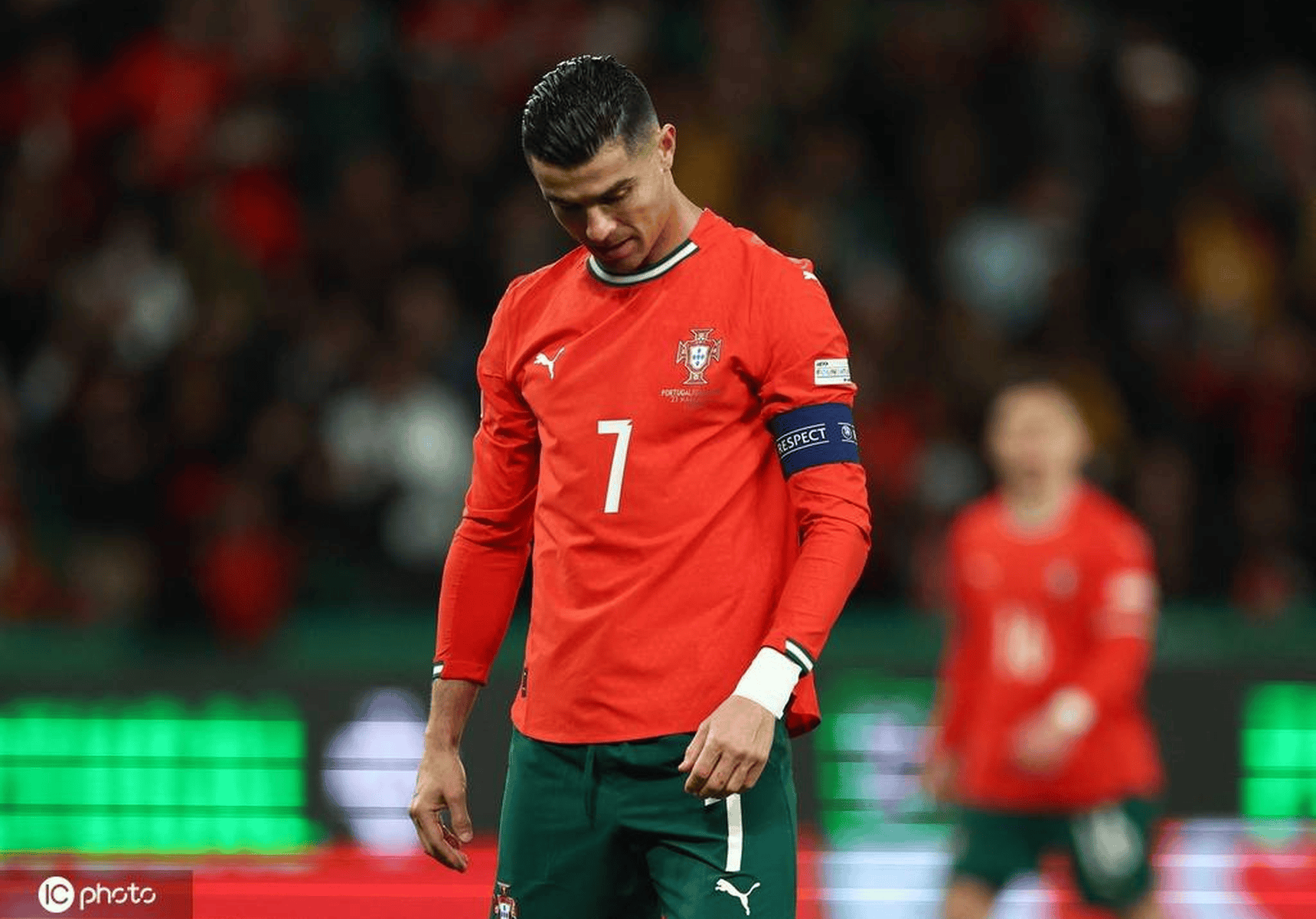 葡萄牙队球员因伤退出赛场