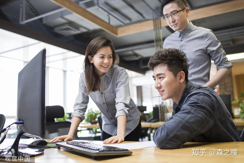 沙尔克04中场组织混乱，需要加强团队配合