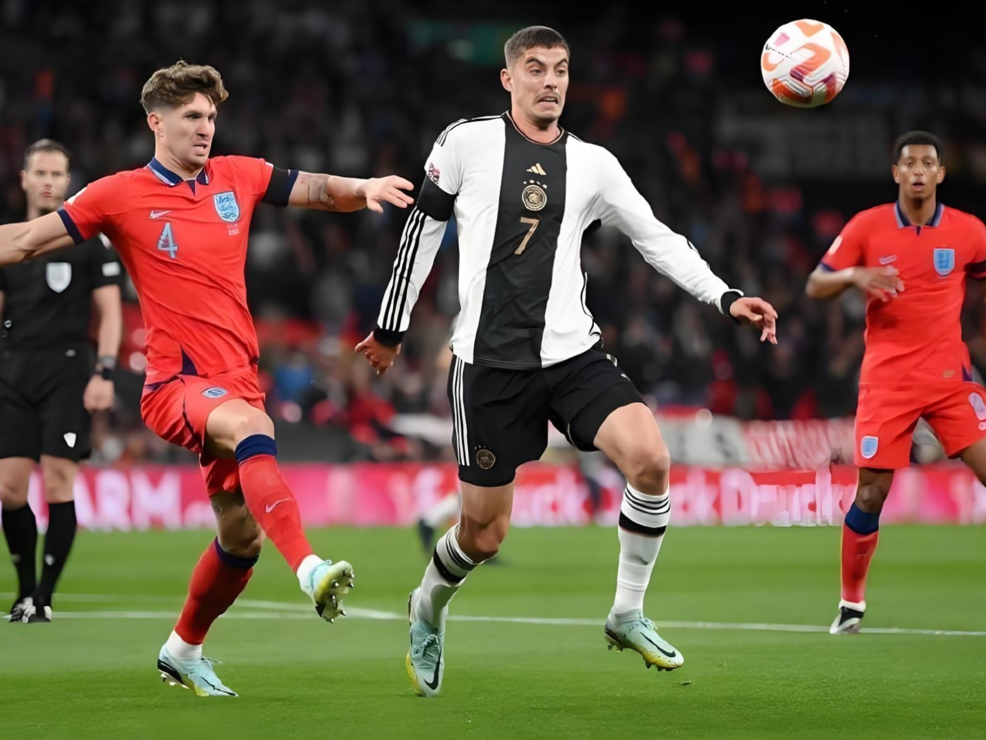 世俱杯官网-英格兰惊险胜出：压力赛无痕