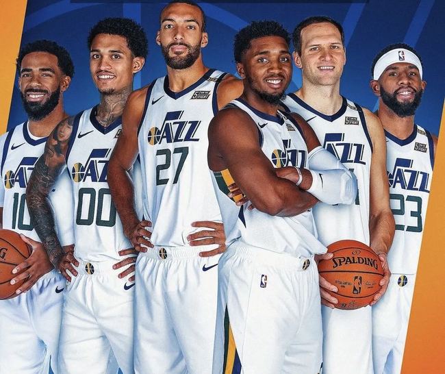 世俱杯2025-篮网双星砍下高分，率队晋级下一轮的简单介绍