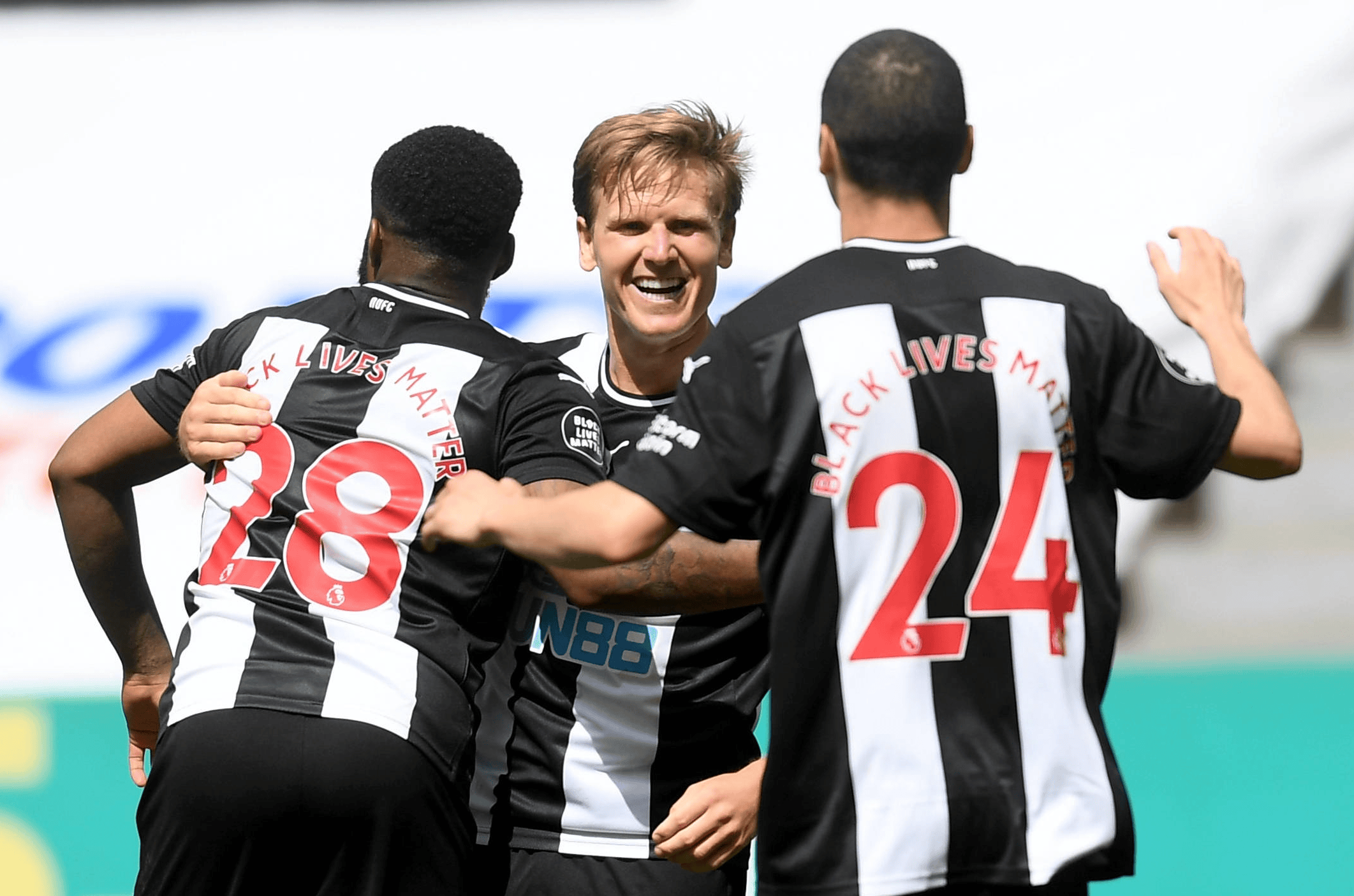 世俱杯-弗赖堡队主场迎来惊险胜利，积分排名急速攀升