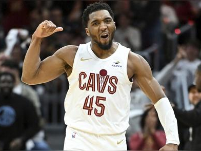 雄鹿击败老鹰，继续领跑东部