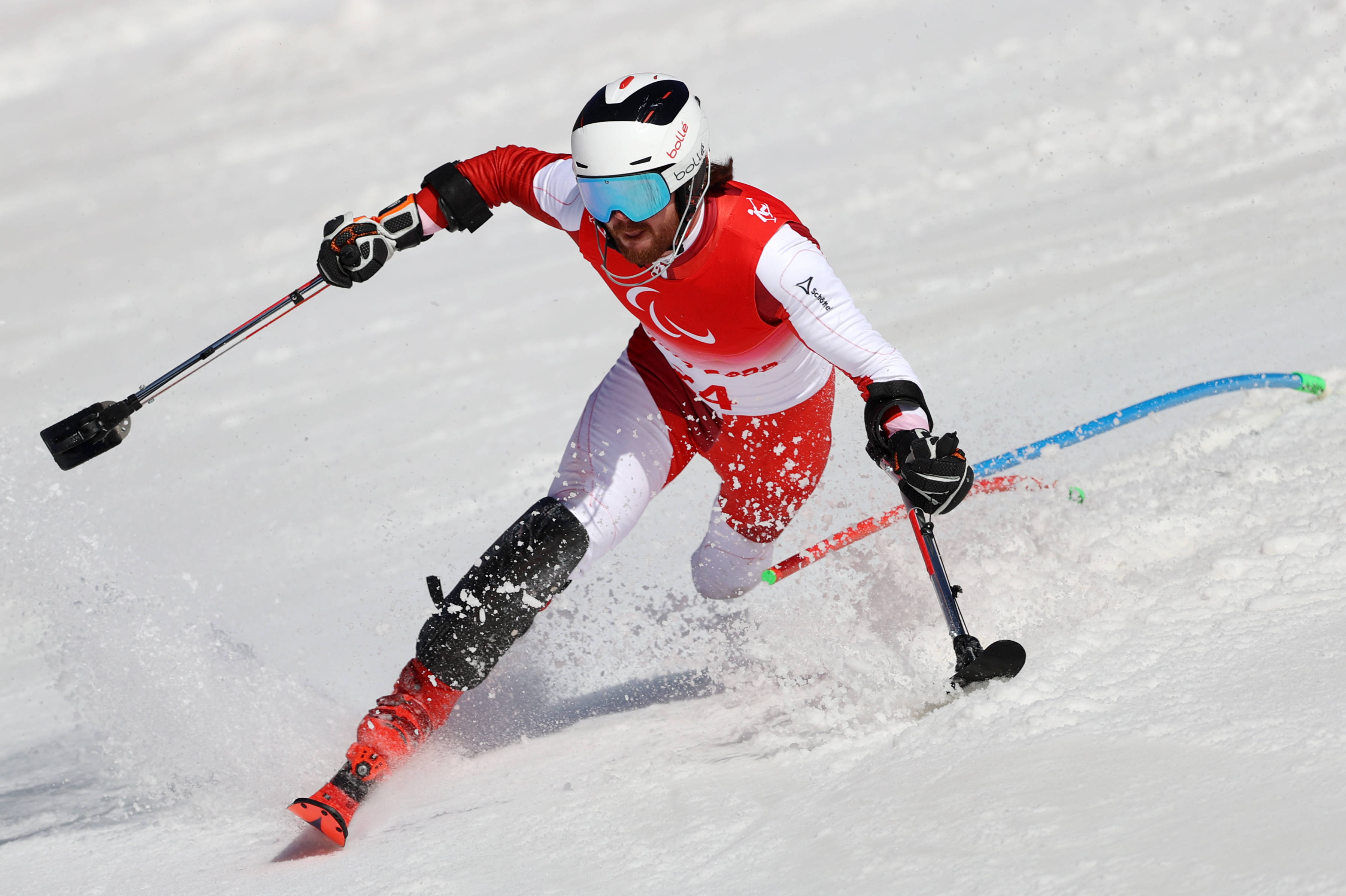 奥地利高山滑雪选手稳定发挥，夺冠