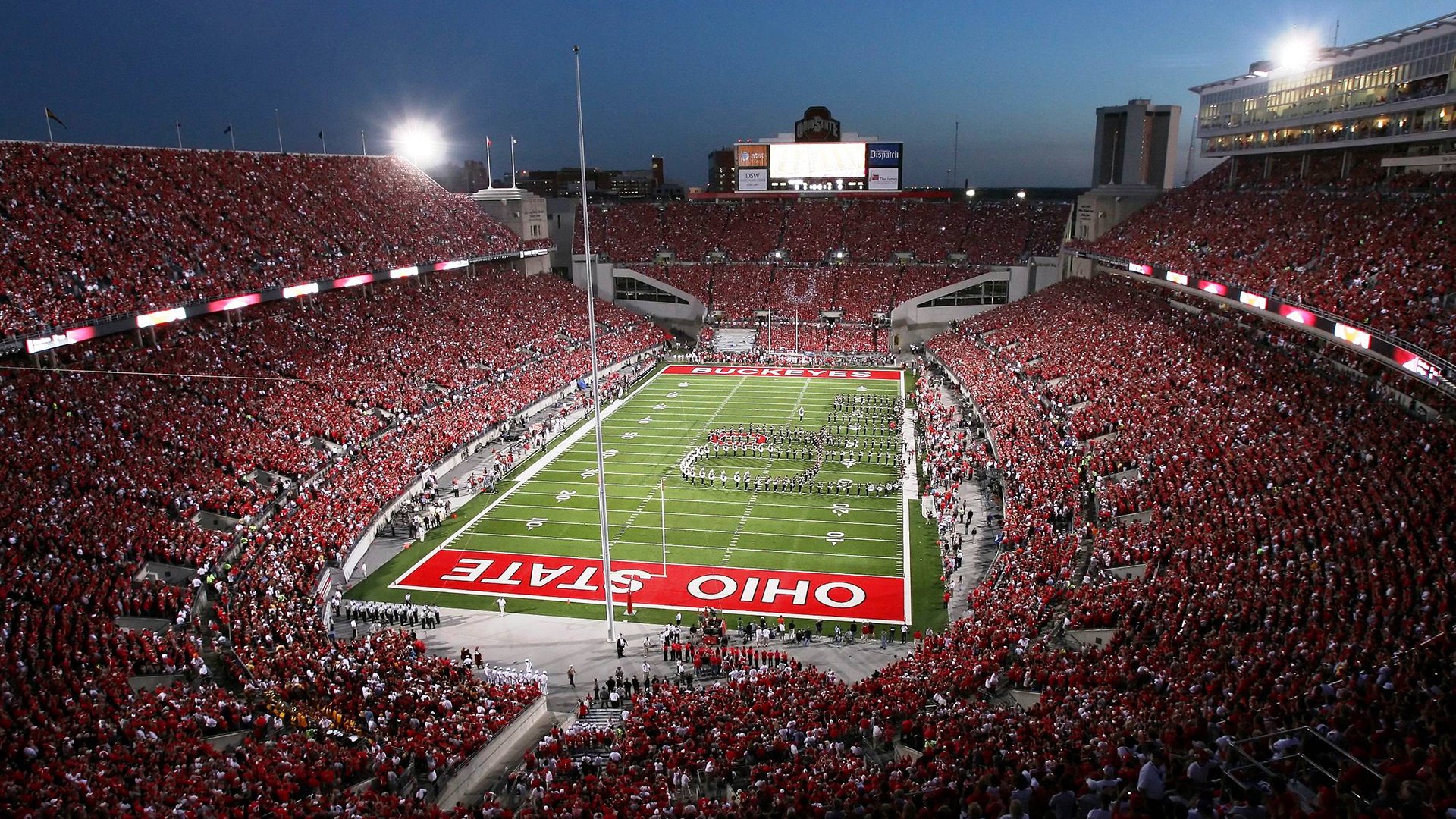 世俱杯冠军-绝境飞驰，F1街道赛之夜，爱德华兹与火与冰的独舞