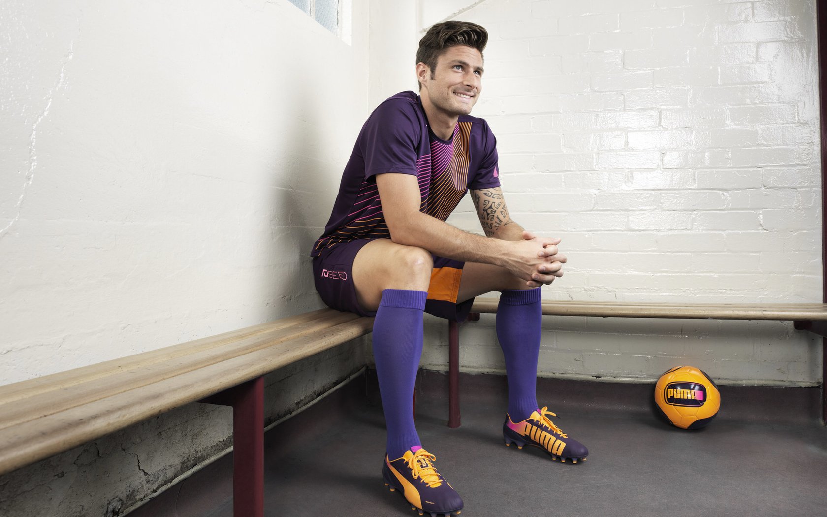 欧联杯对决,比利亚雷亚尔的高压哲学,如何被一位中场天才拆解?卡马文加成为关键先生