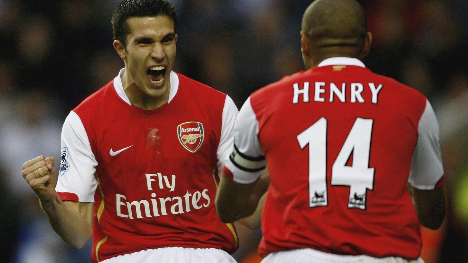 世俱杯官网-银石赛道冷雨夜，威廉姆斯骷髅旗席卷红牛王朝，拉塞尔加冕新王